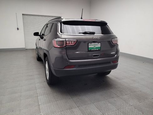 Used 2018 Jeep Compass Latitude w/ Popular Equipment Group FWD image 6