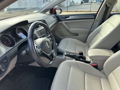 Used 2016 Volkswagen Golf SE image 7