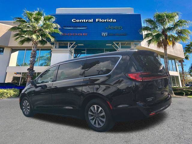 Certified 2025 Chrysler Pacifica Select FWD image 7