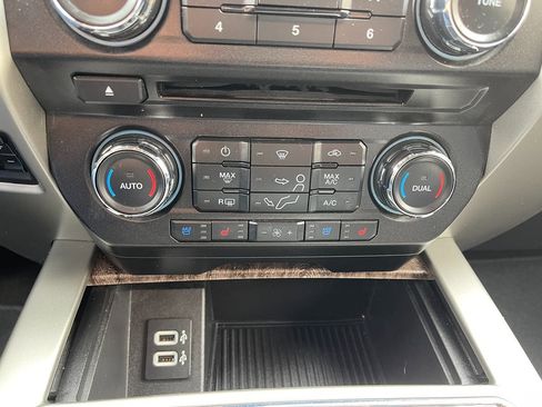 Used 2017 Ford F250 Lariat w/ Lariat Ultimate Package AWD/4WD image 39