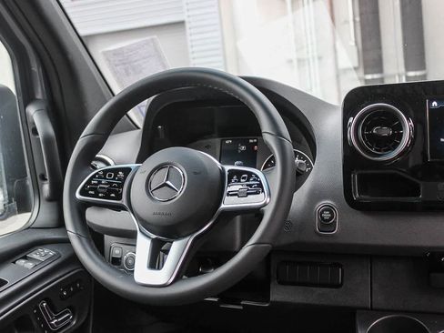 Used 2023 Mercedes-Benz Sprinter 2500 image 10