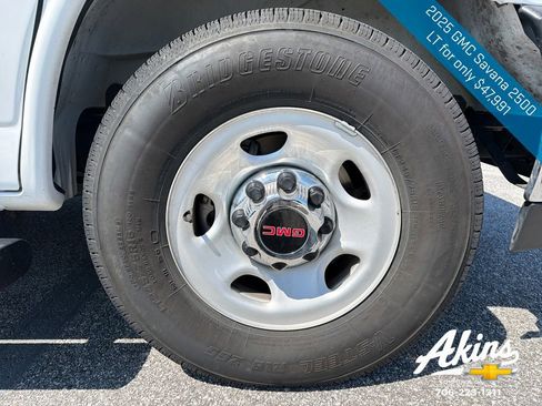 Certified 2025 GMC Savana 2500 LT w/ LT Preferred Equipment Group RWD image 13