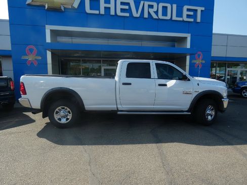 Used 2018 RAM 2500 Tradesman w/ Chrome Appearance Group AWD/4WD image 2