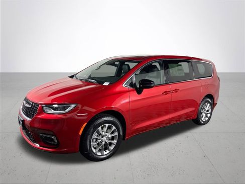 New 2026 Chrysler Pacifica Limited image 2