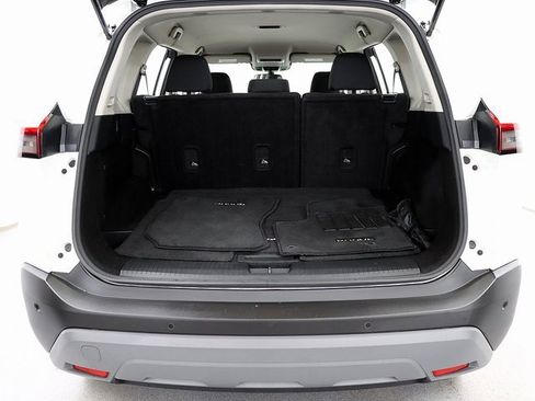 Used 2023 Nissan Rogue S image 27