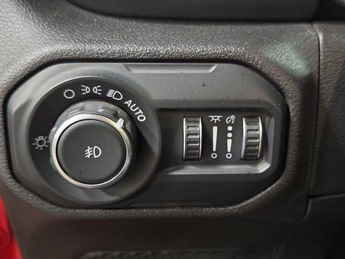 Used 2019 Jeep Wrangler Unlimited Sahara w/ Advanced Safety Group AWD/4WD image 27