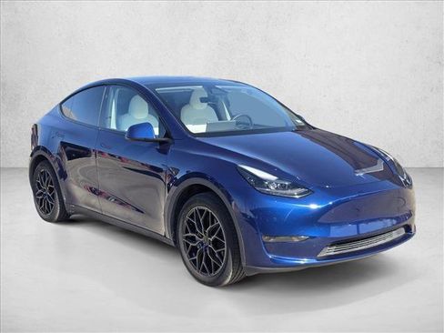 Used 2024 Tesla Model Y 2WD image 3