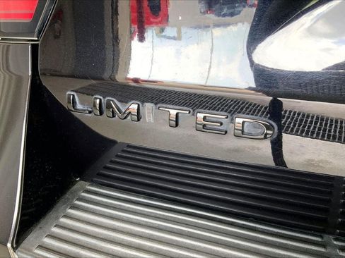 Used 2020 Ford Expedition Limited w/ Equipment Group 303A RWD image 31