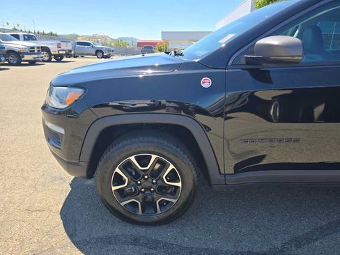 Used 2019 Jeep Compass Trailhawk w/ Leather Interior Group AWD/4WD image 18