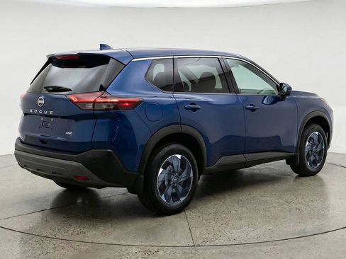 Used 2025 Nissan Rogue SV image 9