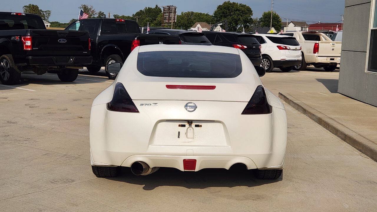 Used 2013 Nissan 370Z Coupe RWD image 5