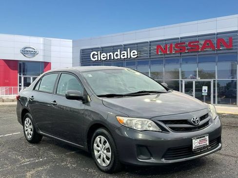 Used 2011 Toyota Corolla LE FWD image 3
