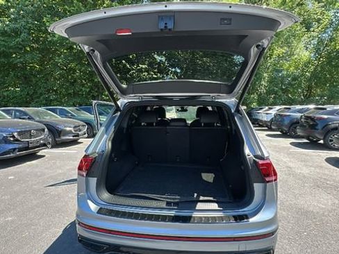 Used 2024 Volkswagen Tiguan SE R-Line AWD/4WD image 39