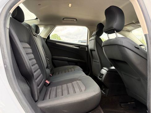 Used 2019 Ford Fusion SE FWD image 17
