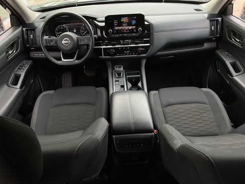 Used 2025 Nissan Pathfinder SV FWD image 21