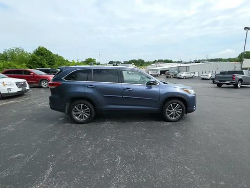 Used 2019 Toyota Highlander XLE AWD/4WD image 7