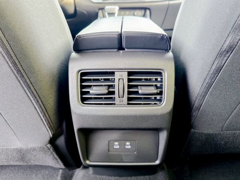 Used 2025 Nissan Rogue SV image 15