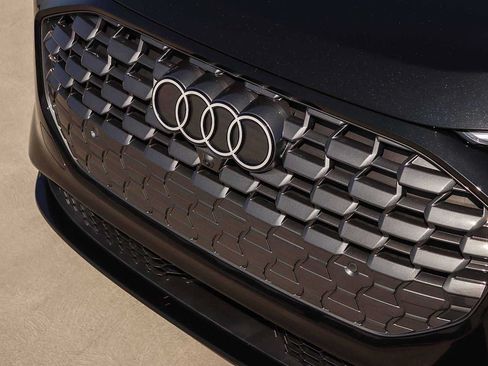 Used 2025 Audi Q5 Premium w/ Convenience Package AWD/4WD image 8