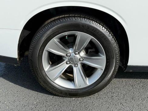 Used 2019 Dodge Challenger SXT image 19