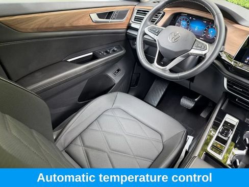 Used 2024 Volkswagen Atlas SE AWD/4WD image 2