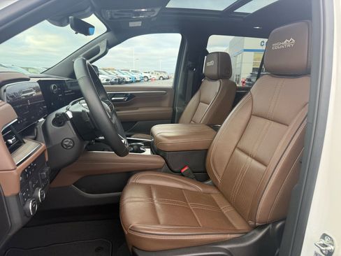 Used 2025 Chevrolet Tahoe High Country w/ Sun And Tow Package image 13