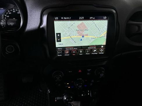 Used 2023 Jeep Renegade Trailhawk AWD/4WD image 14