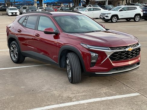 Used 2025 Chevrolet Trax LT image 4