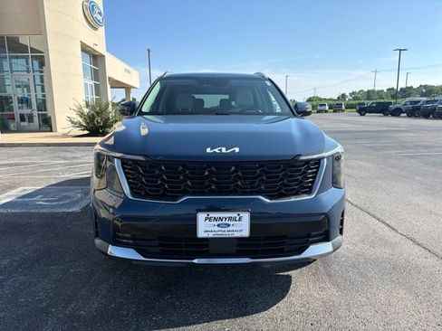 Used 2024 Kia Sorento EX FWD image 2