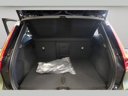 New 2025 Volvo EX40 Core w/ Climate Package image 22