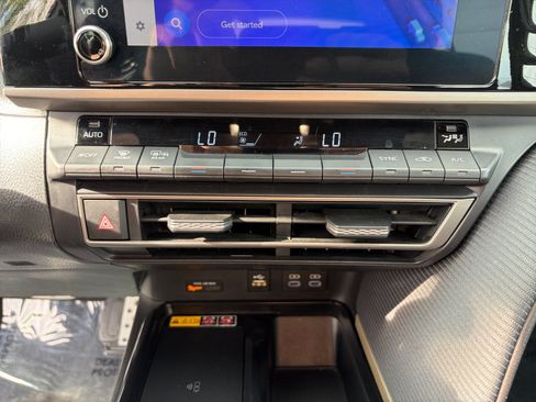 Used 2025 Toyota Camry SE FWD image 22