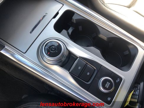 Used 2022 Ford Explorer XLT w/ Equipment Group 202A image 14