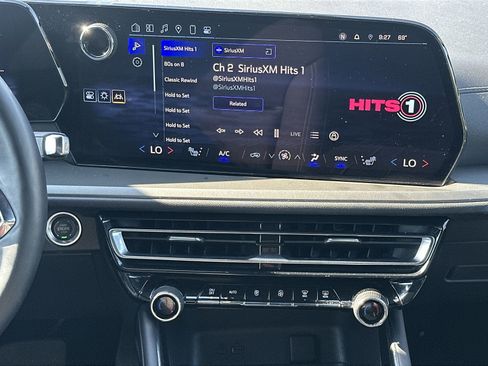 Used 2025 Chevrolet Traverse LT image 25