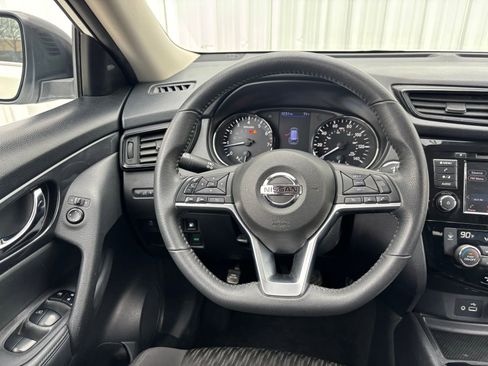 Used 2020 Nissan Rogue SV image 23