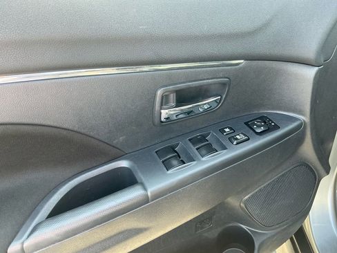 Used 2025 Mitsubishi Outlander ES FWD image 16