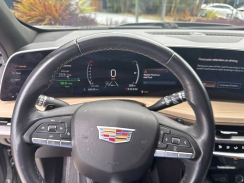 Used 2024 Cadillac XT4 Premium Luxury FWD image 2