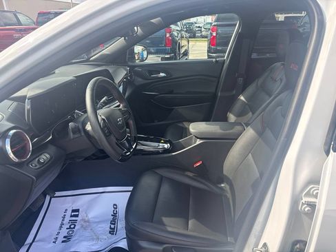 Used 2025 Chevrolet Trax RS FWD image 16