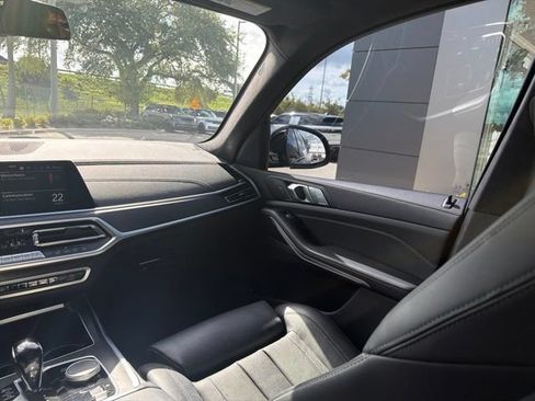 Used 2022 BMW X7 xDrive40i w/ M Sport Package AWD/4WD image 10