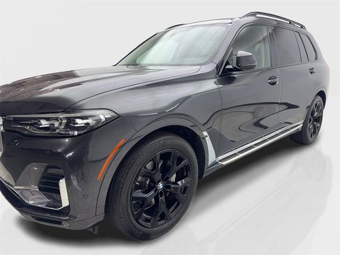 Used 2021 BMW X7 xDrive40i w/ Premium Package image 11
