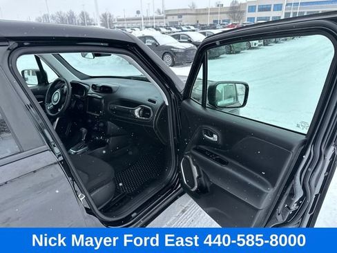 Used 2023 Jeep Renegade Latitude AWD/4WD image 10