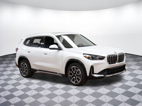 Used 2025 BMW X1 xDrive28i w/ Technology Package image 4