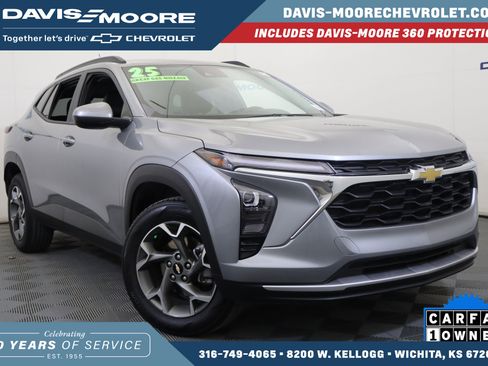 Used 2025 Chevrolet Trax LT image 1