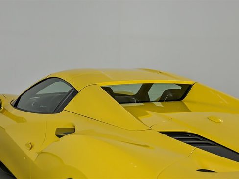 Used 2021 Ferrari F8 Tributo RWD image 18
