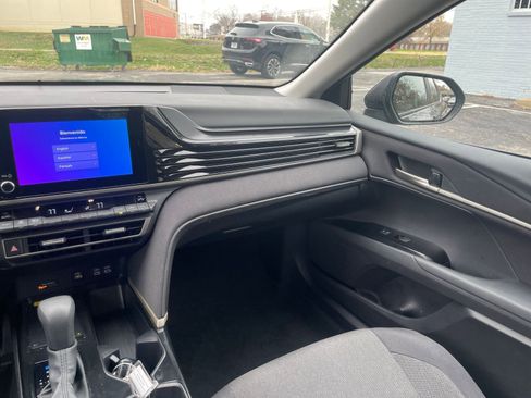 Used 2025 Toyota Camry LE image 33