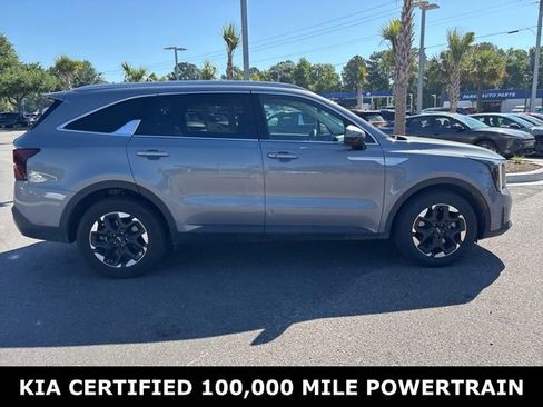 Used 2024 Kia Sorento S w/ Panoramic Sunroof Package FWD image 4