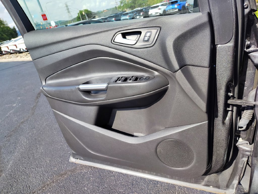 Used 2017 Ford Escape SE AWD/4WD image 19