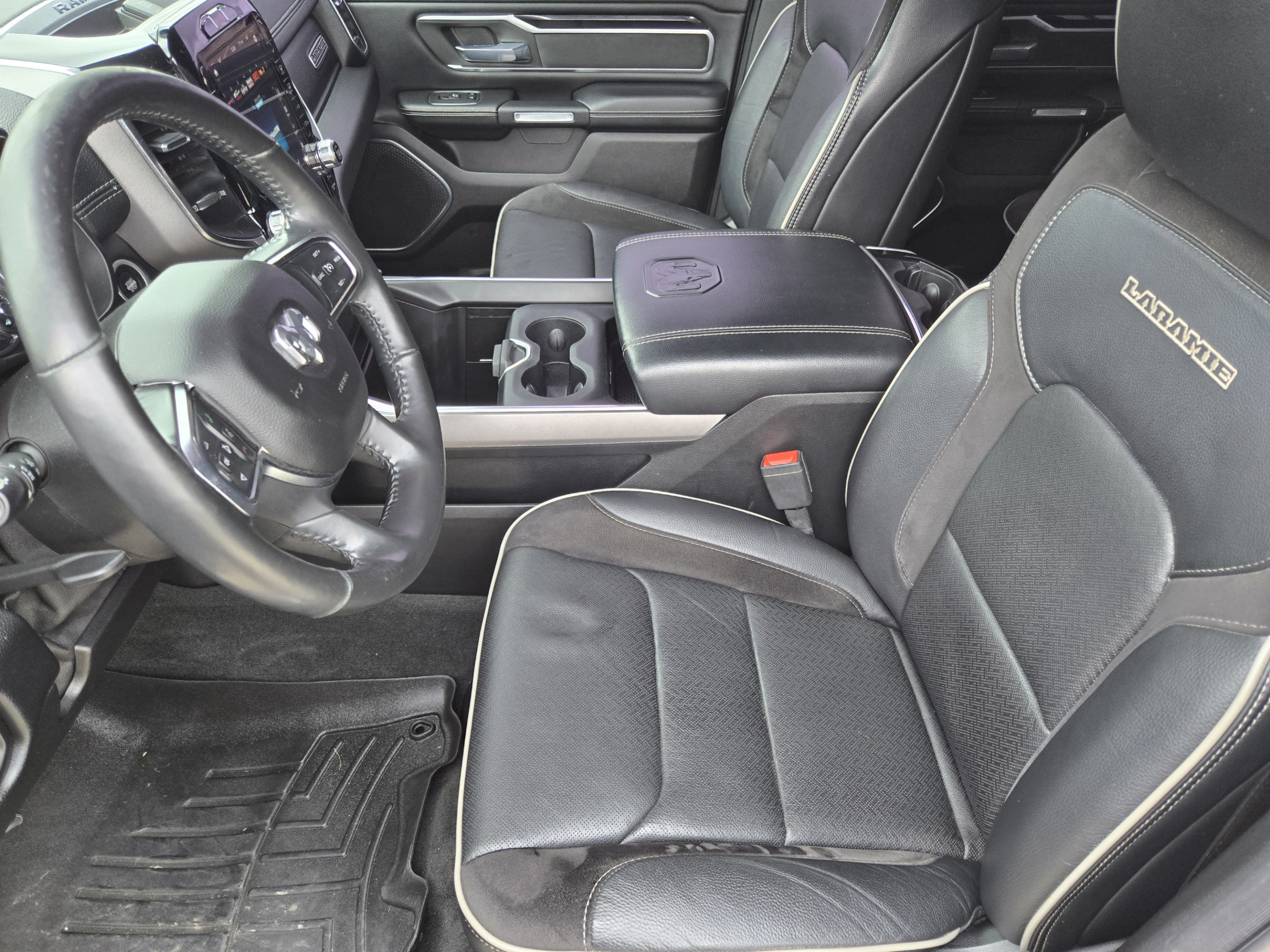 Used 2020 RAM 1500 Laramie w/ Sport Appearance Package AWD/4WD image 9