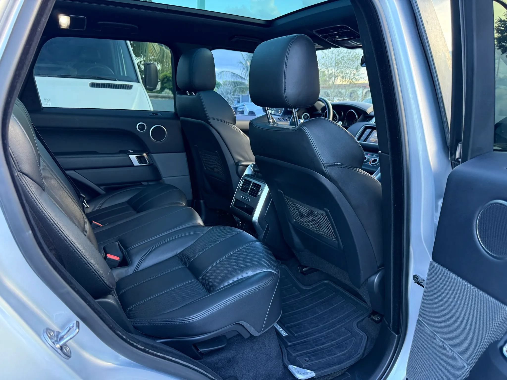 Used 2016 Land Rover Range Rover Sport SE AWD/4WD image 20