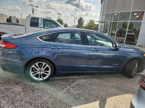 Used 2019 Ford Fusion Titanium FWD image 3