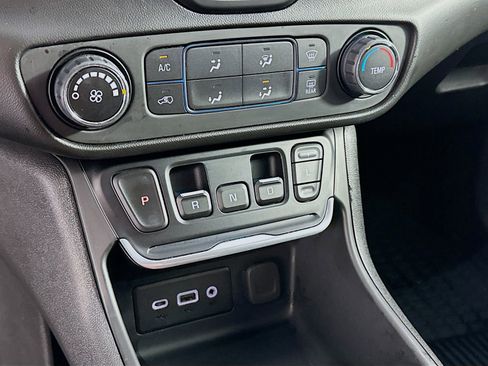 Used 2020 GMC Terrain SLE FWD image 16