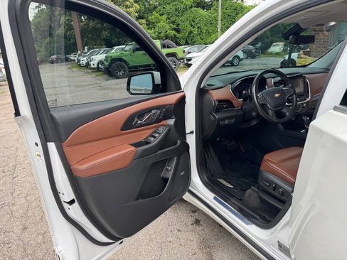 Used 2018 Chevrolet Traverse High Country w/ LPO, Floor Liner Package AWD/4WD image 9